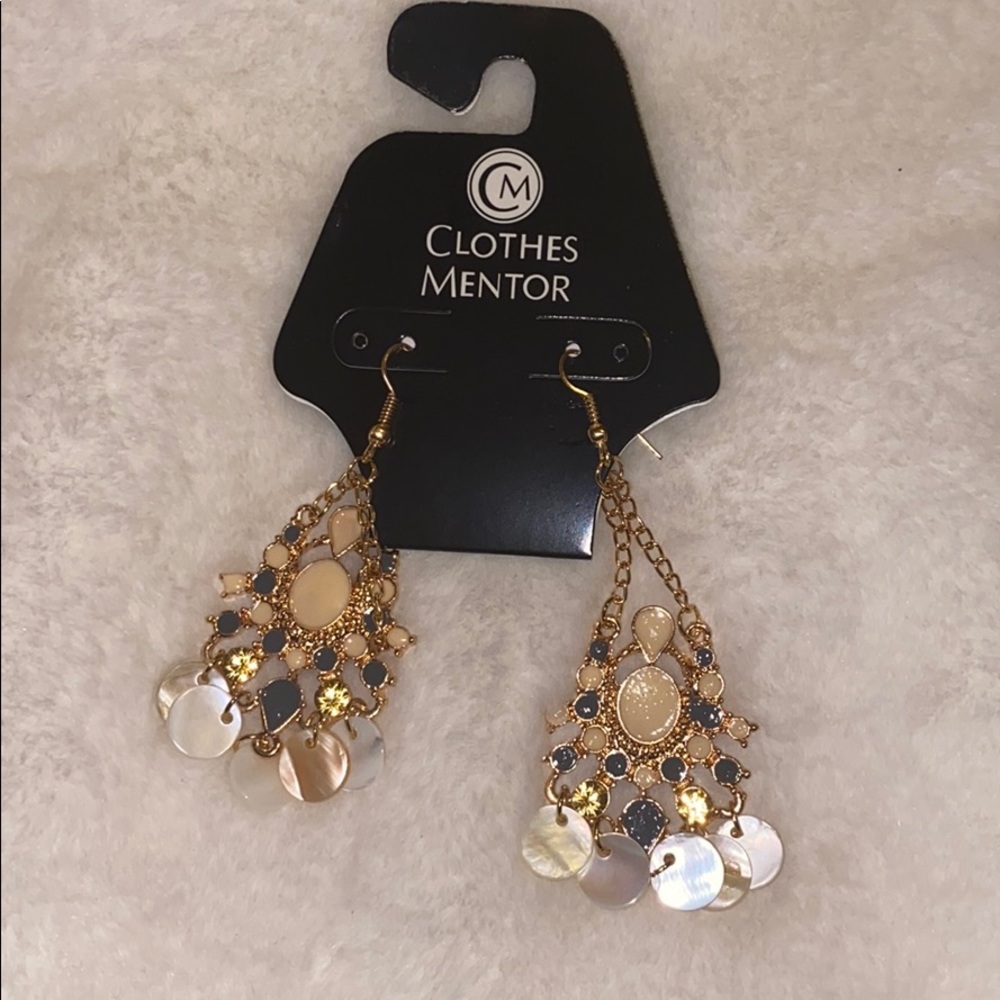 ✨New ✨Pretty Earth~ toned Chandelier Earrings 🤎